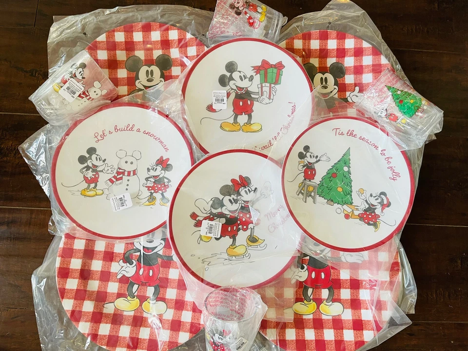 Pottery Barn Kids Melamina Mickey Navidad 4 Platos 4 Tazas 4 Cargadores Juego de 12 Piezas Foto 1 de 4