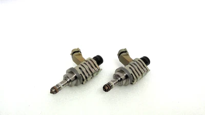 Inyector de combustible del motor Lexus LS460 2007-2017 (23250-31030) *ANILLO NEGRO OEM Foto 1 de 4