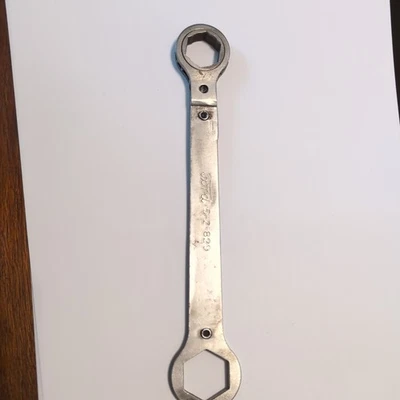 Llave de trinquete vintage diseñada específicamente para su uso con el Ford Modelo T. Foto 1 de 4