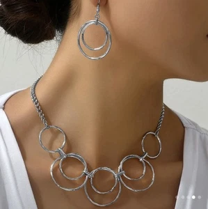 Necklace Earring Set Silver Tone Interlocking Intertwined Circles Choker - Picture 1 of 3