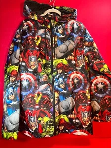 Marvel - The Avengers Druck ALL OVER - Windbreaker. Reißverschluss mit Kapuze Neu mit Etikett - Bild 1 von 4