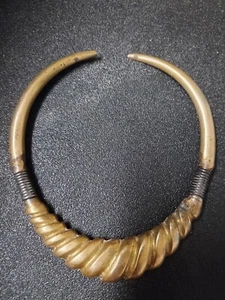 💥 TORC 💥 LADIES TORC NECKLACE 💥 VINTAGE BRASS SPING TORC 💥 - Picture 1 of 4