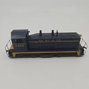 Santa Fe Diesel Locomotive 2418 #31 - Picture 1 of 6