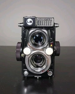 Yashica 44 LM TLR camera for 127 film Medium Format 4x4cm - Picture 1 of 8