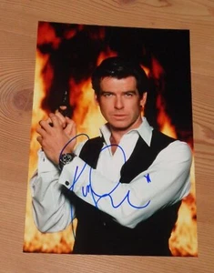 James Bond 007 PIERCE BROSNAN Autógrafo Original ¡FOTO GRANDE! - Imagen 1 de 1