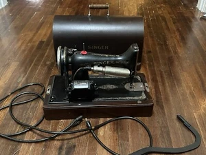 1928 Singer Sewing Machine- Compact Home Model- Excellent Working Condition - Picture 1 of 13