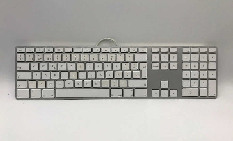 Apple A1243 Wired Keyboard USB 2.0 - QWERTY - Spanish - White (MB110Y/B) - Image 1 of 1