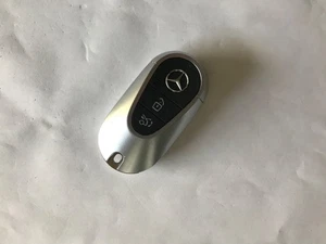 1 Mando a distancia usado OEM 4 botones 23 24 Mercedes Smart Key IYZMS5 MS5 A2069057606 - Imagen 1 de 6