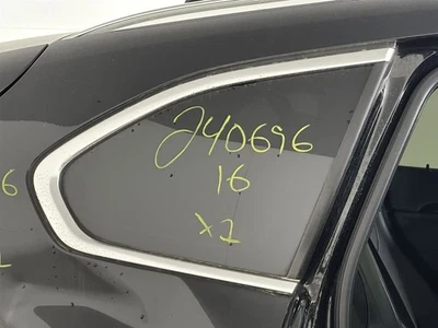 Cuarto de cristal de pasajero sin brillo negro envolvente para BMW X1 2693769 16-22 Foto 1 de 4