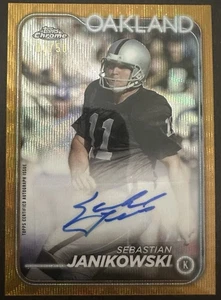 Fútbol americano cromado Topps 2024 SEBASTIAN JANIKOWSKI Gold WAVE automático 07/50 RAIDERS - Imagen 1 de 2