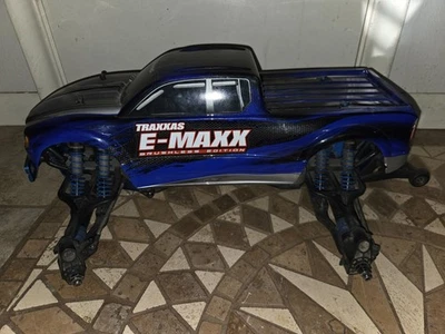 Traxxas E-Maxx 无刷版 1/8 4x4 怪物卡车滑块阅读  — 第 1/4 张图片