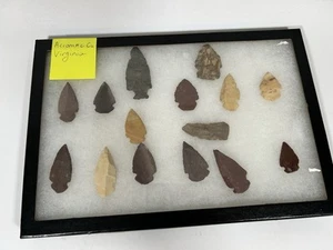 Authentic Arrowheads Native American Artifacts Lot Collection "With Display” - Bild 1 von 1