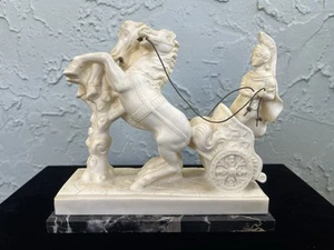 Estatua firmada vintage de alabastro/mármol de Aquiles guerrero romano en carroza de Italia - Imagen 1 de 9