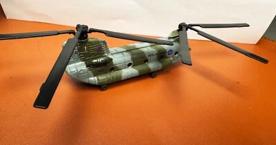 Helicóptero Maisto - Boeing CH-47 Chinook Royal Air Force Foto 1 de 4