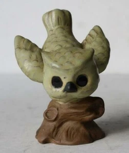 Estatuilla de búho encaramada rama de árbol volador cerámica porcelana pintada a mano de colección - - Imagen 1 de 1