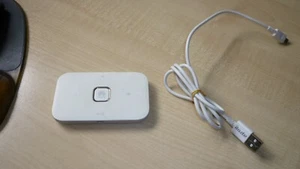 Wifi Dongle HUAWEI Mobile WiFi E5573B - Works, unsure if locked - Photo 1/3