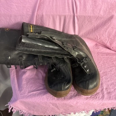 Botas de borracha lacrosse vintage cinco fivelas EUA tamanho 8 - Imagem 1 de 4