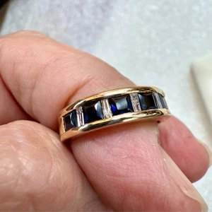 Fascia oro giallo 14 kt zaffiri quadrati e diamanti baguette .16tw 4,1 grammi misura 7 - Foto 1 di 13