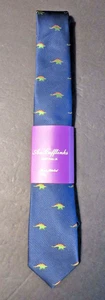 Neu mit Etikett Aus Manschettenknöpfe HANDGENÄHT marineblau Mikrofaser Krawatte mit grünem Stegosaurus - Bild 1 von 6
