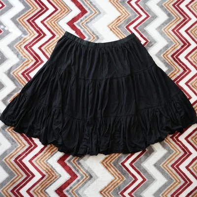 Saia Givenchy feminina plissada com babado comprimento do joelho viscose preta tamanho 38 - Imagem 1 de 4