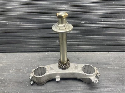 2006 Suzuki GSXR750 Bottom triple tree, lower fork tube bridge #114253 - Image 1 of 4