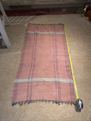 Alfombra rosa vintage/antigua con algunos azules y blancos 46x22 Shabby Farm Foto 1 de 4