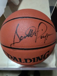 scottie pippen autographed basketball