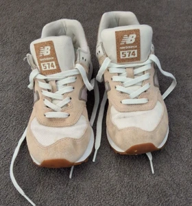 Ladies Trainers New Balance Size 5 Good condition. 574 Lace up - Picture 1 of 7