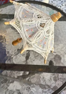 Vintage Miniature Working Umbrella Parasol Handmade Detailed Victorian Lace - Bild 1 von 5
