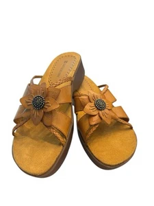 Sandali donna Naturalizer pelle floreale slip on taglia 6,5 M nuovi senza scatola - Foto 1 di 7