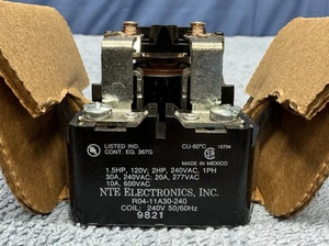NTE Electronics...R04-11A30-240... Bobina 240V... 50/60 Hz... Relé de marco abierto - Imagen 1 de 4