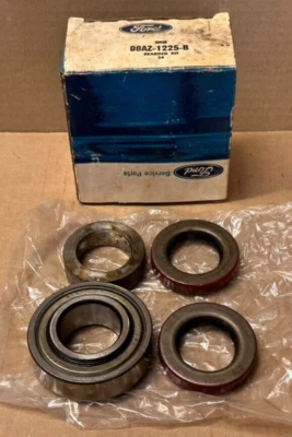 1978 Ford LTD Ranchero Galaxie NOS Rear Wheel Bearing Kit D8AZ-1225-B - Image 1 of 4