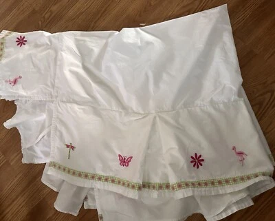 POTTERY BARN KIDS~Falda de cuna~Cinta de grosgrain~Bordado~Flor~Algodón~USADA EN EXCELENTE ESTADO Foto 1 de 4