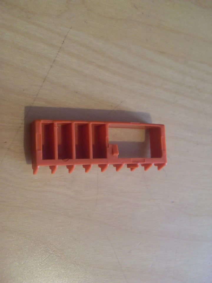 Einsatz für Luftfilterdeckel Dolmar 100-102, PS 33-39, PS 3XX-4XX (028118180) - Bild 1 von 1