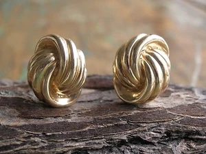 Pendientes perforados de nudo de oro 14k de colección Estate, pegatina firmada Omega espalda 16,8 gramos - Imagen 1 de 9