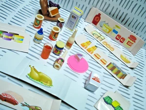 Vtg Barbie Dream House 70s 80s Doll Home KITCHEN FOOD REFRIGERATOR Cardboard Bit - Picture 1 of 12
