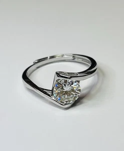 925 Sterling Silver 1 Carat VVS1 Moissanite Diamond Heart Band Promise Ring - Picture 1 of 15