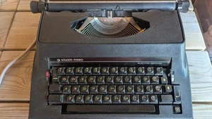 Silver Reed Electric Typewriter 2200CR - Picture 1 of 2