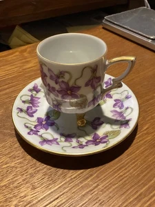 MITTERTEICH BAVARIA DEMITASSE 3 FUSS TASSE UND UNTERTASSE LILA GEBLÜMT - Bild 1 von 5