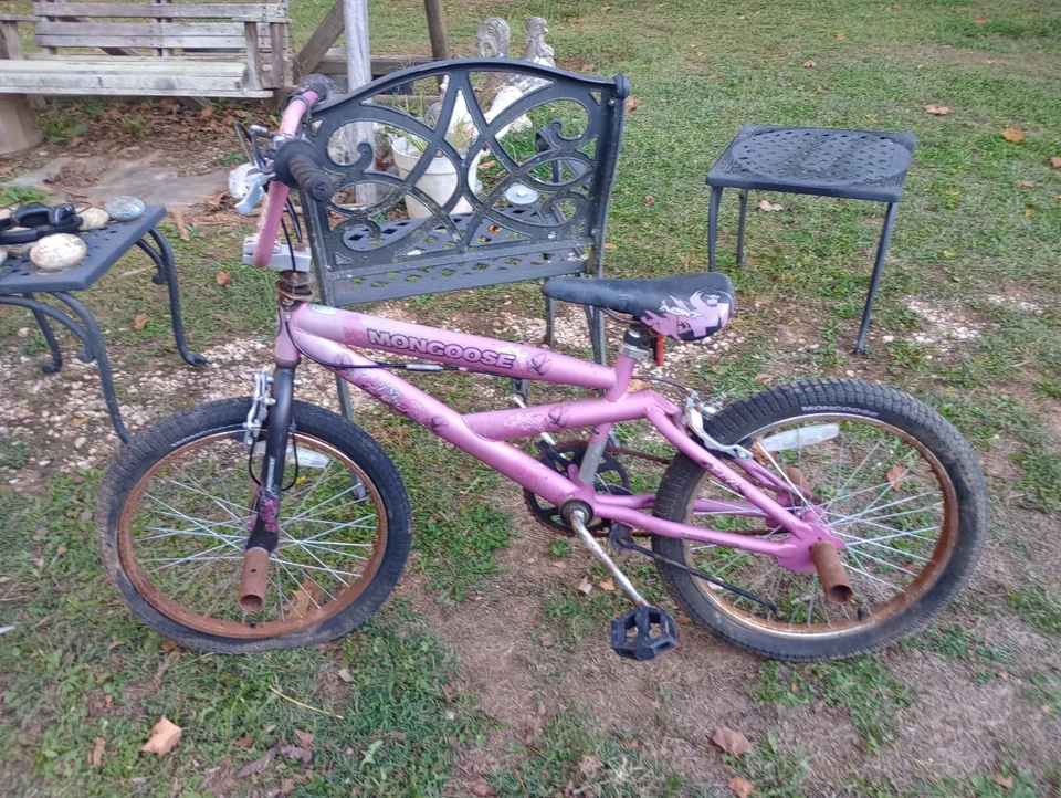 Pink mongoose bicycle (needs repair) - Image 1 of 1