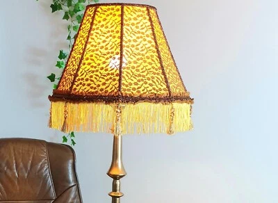 Pantalla Victoriana Tela Amarilla con Estampado y Flecos Foto 1 de 4