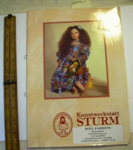 Kunstwerkstatt STRUM Moda Muñeca 1995 Comercio CATÁLOGO Diseño Muñecas Ropa Alemania - Imagen 1 de 11