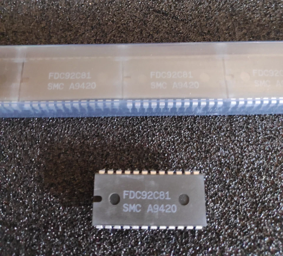 FDC92C81 - SMC DIP24 - Floppy Disk Data Separator - Bild 1 von 1