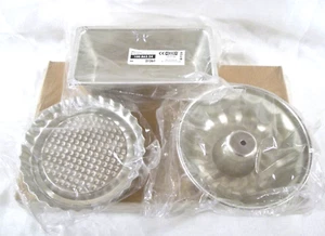 IKEA Kids 3 Small Baking Pans 1 Quiche/Tart Pan, 1 Loaf Pan and 1 Bundt Pan - Picture 1 of 10