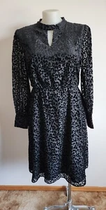 Review Ladies RE20DR555 Black Jaguar Spot Long Sleeve Dress Size 16 New - Picture 1 of 11