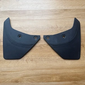 Original  Tesla Model Y Schmutzfänger  - links & rechts Front 1628005 & 1628006 - Bild 1 von 4