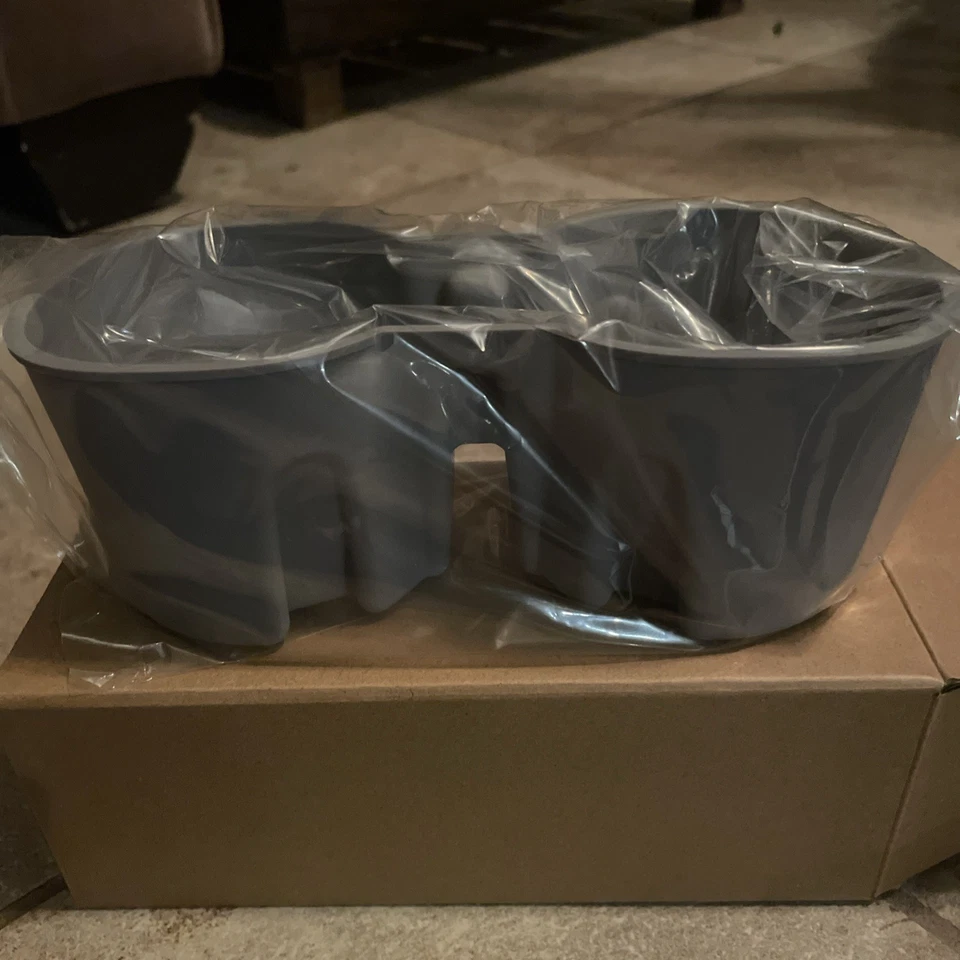 Серый вставной подстаканник Tesla подходит для модели Y 2023-2021 - Изображение 1 из 2