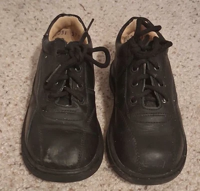 Zapato de vestir negro para niños pequeños talla 8 Foto 1 de 4