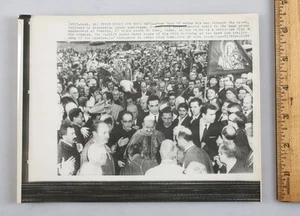 Vintage Original AP Wire Photo 1965 Pope Paul Visits Gypsy Encampment @ Pomezia - Picture 1 of 2