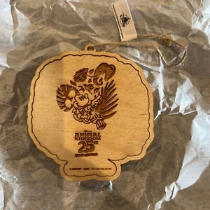 Disney Parks 2023 Animal Kingdom 25th Anniversary Holz Ornament - Bild 1 von 5